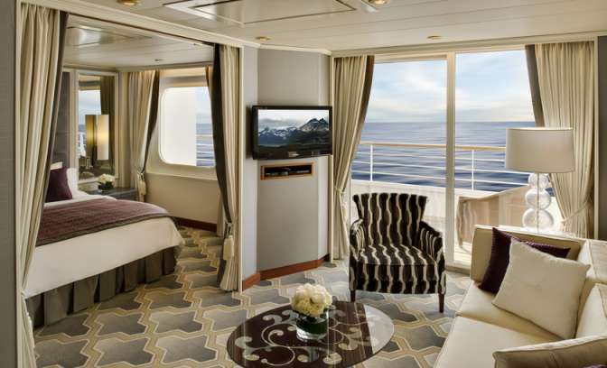 Luxe suite met balkon van cruiseschip Crystal Sernity