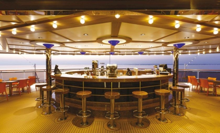 Costa Fortuna bar