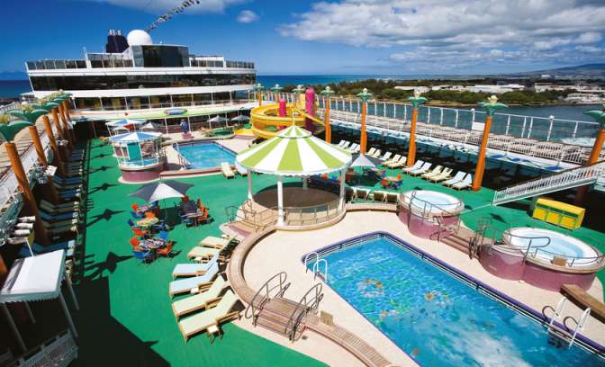 Het zwembaddek op de Norwegian Jade van NCL