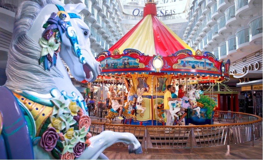 Een carroussel op de Oasis of the Seas