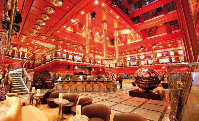 Lounge en bar op de Costa Deliziosa