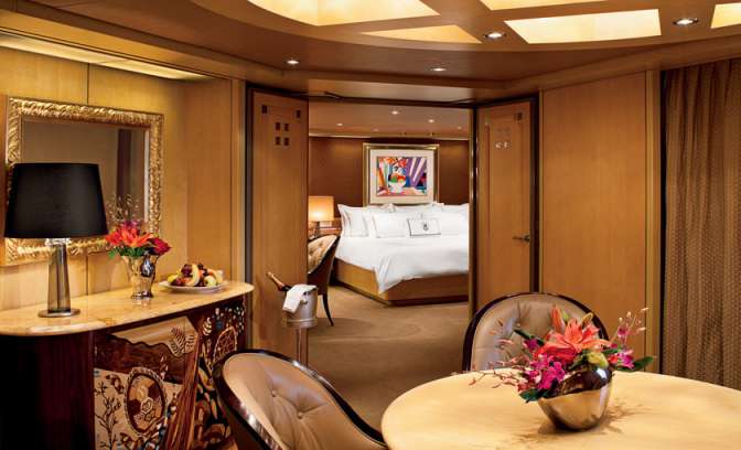 De slaapkamer van de pinnacle suite op de Nieuw Amsterdam van Holland America Line
