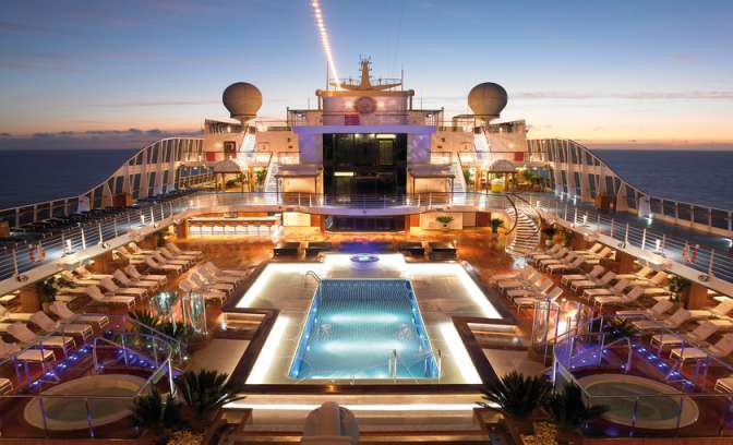 Pooldeck bij Oceania Marina