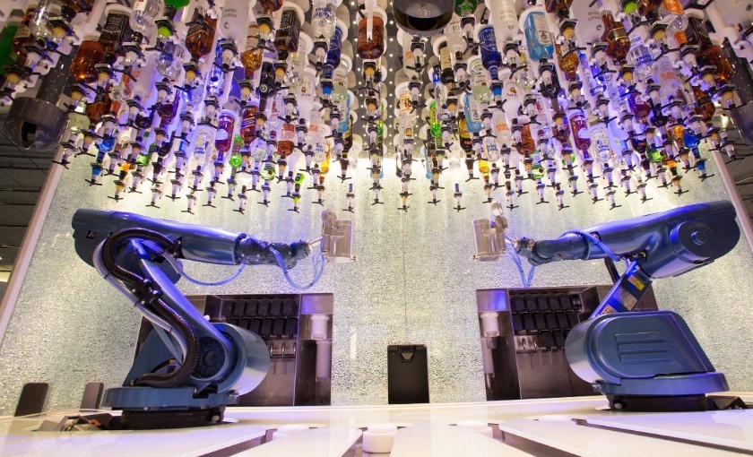 De bionische bar op de Harmony of the Seas