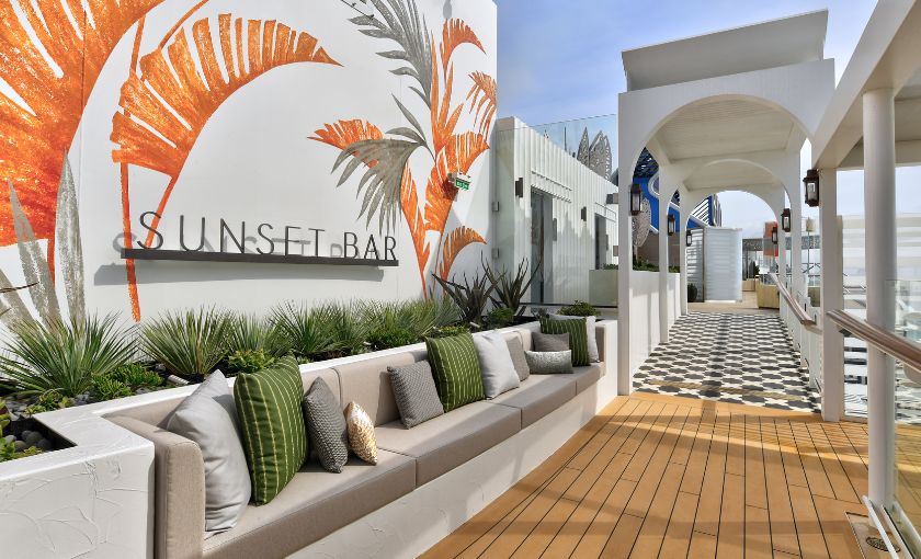 Sunset bar Celebrity Beyond
