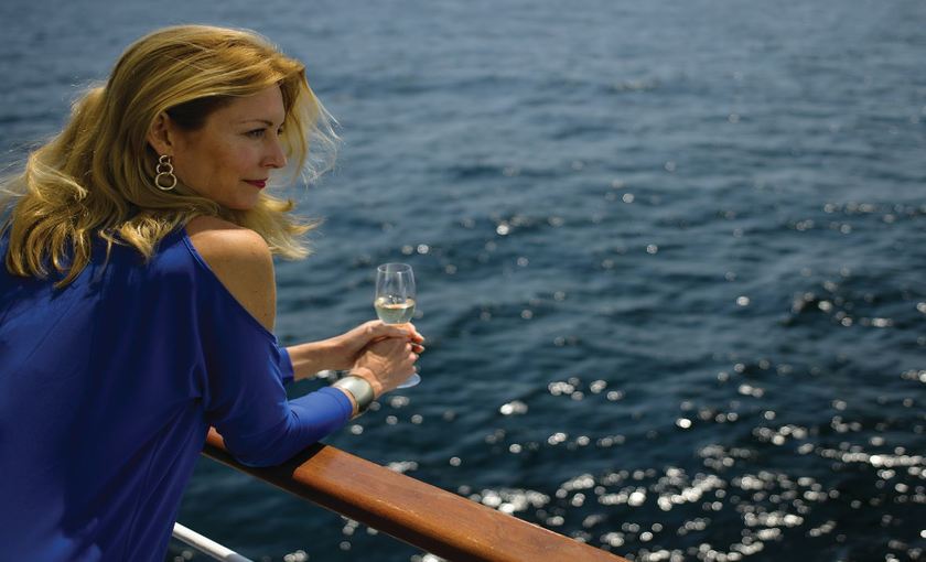 Drankje aan boord van luxe rederij Silversea Shadow