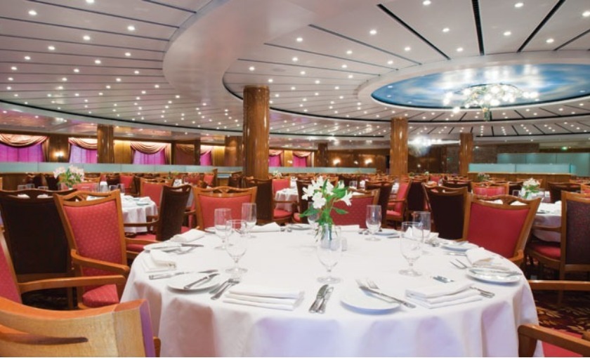 Een eetzaal op de norwegian Sun