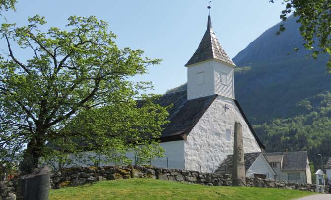 Een kleine kerk in Eidfjord
