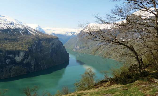 Zicht op het water in Geiranger
